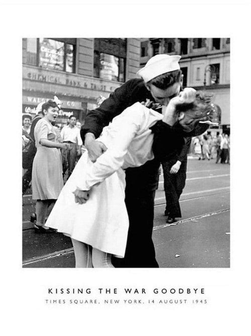 Photography Coll. Kissing the War Goodbye Art Print 60x80cm | Yourdecoration.co.uk